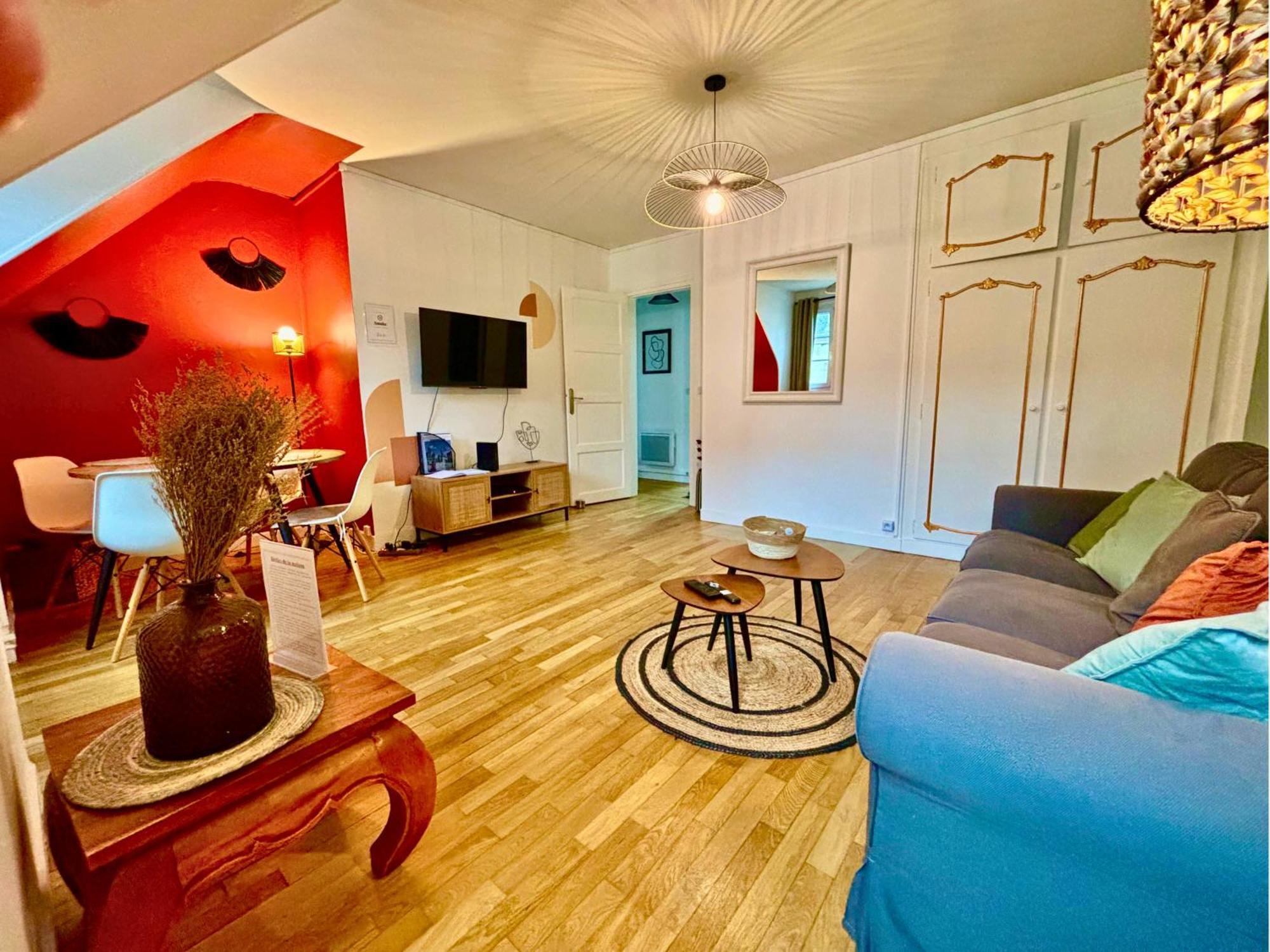 Le Corneille - Ideal Pros & Couples - Centre Historique - Chateau 5Min - Gare 10Min - Au Calme - Fibre Compiegne Luaran gambar